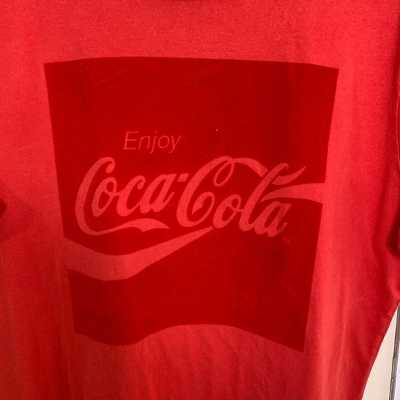 4/$30 AE Tailgate Coca-Cola Red Textured Shirt - Picture 3 of 8
